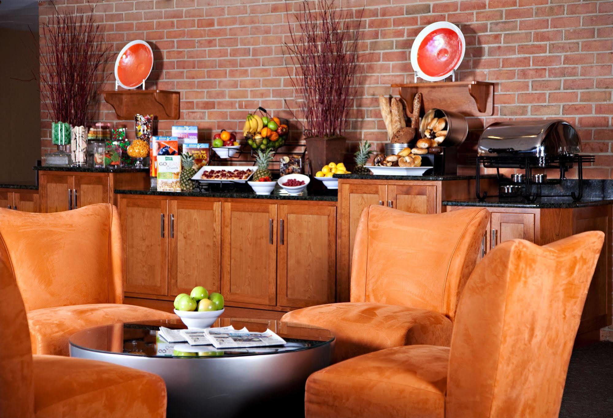Chubb Hotel & Conference Center Lafayette Hill Экстерьер фото